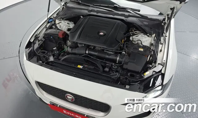 Jaguar XE 2020 thumb 5