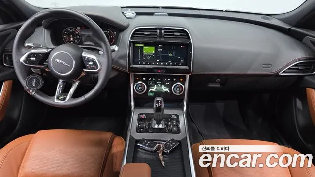 Jaguar XE 2020 thumb 6