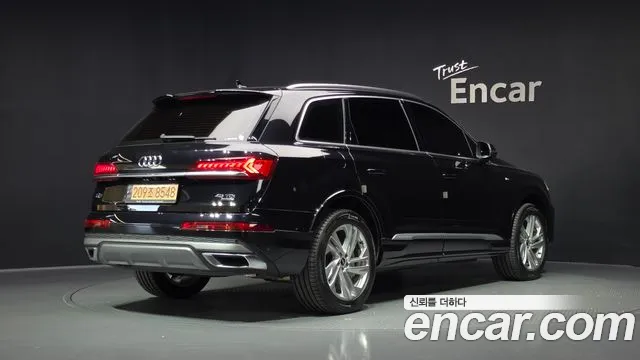 Audi Q7 2021 thumb 2