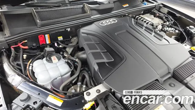 Audi Q7 2021 thumb 6