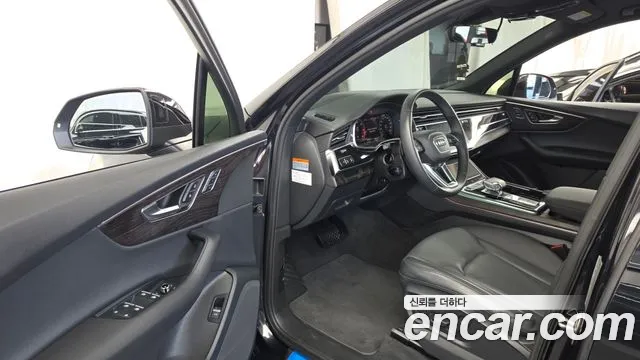 Audi Q7 2021 thumb 10