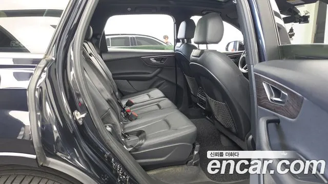 Audi Q7 2021 thumb 12