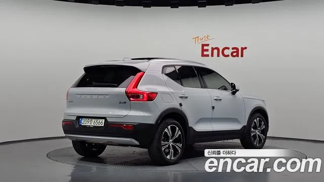 Volvo XC40 2021 thumb 2