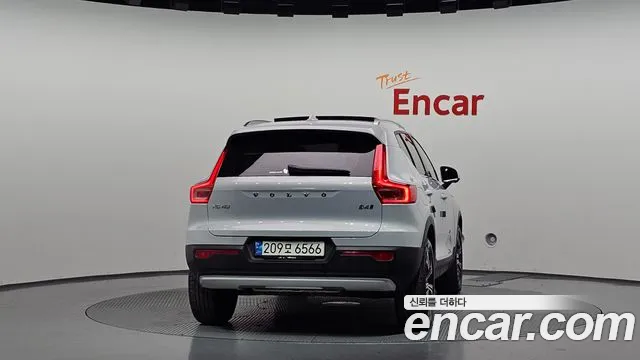 Volvo XC40 2021 thumb 4