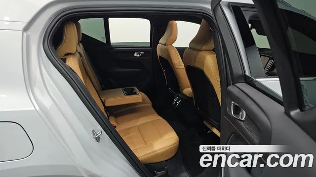Volvo XC40 2021 thumb 11