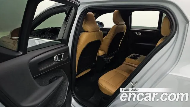 Volvo XC40 2021 thumb 12