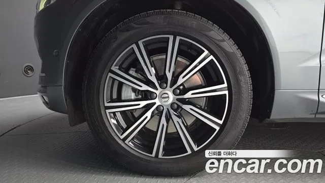 Volvo XC60 2020 thumb 5