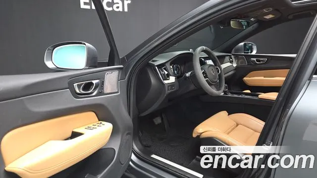 Volvo XC60 2020 thumb 10