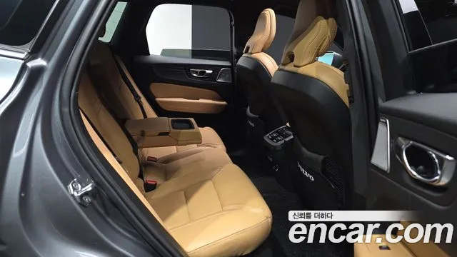 Volvo XC60 2020 thumb 11