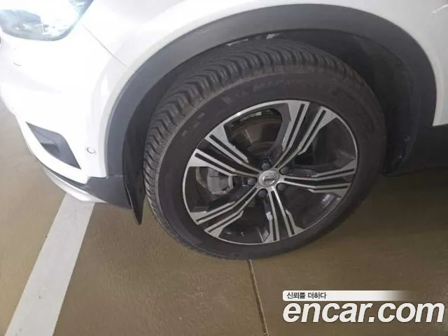 Volvo XC40 2020 thumb 4