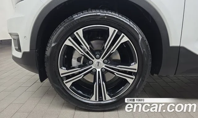 Volvo XC40 2020 thumb 4