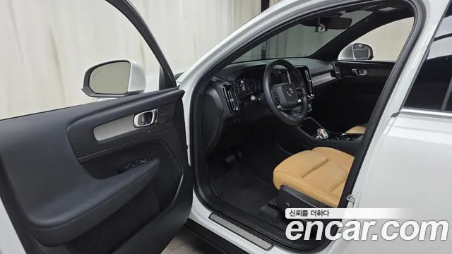 Volvo XC40 2020 thumb 9