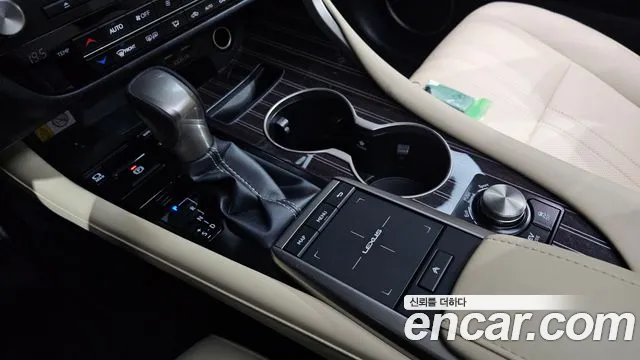 Lexus RX 2022 thumb 9