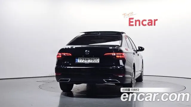 Volkswagen Jetta 2021 thumb 3