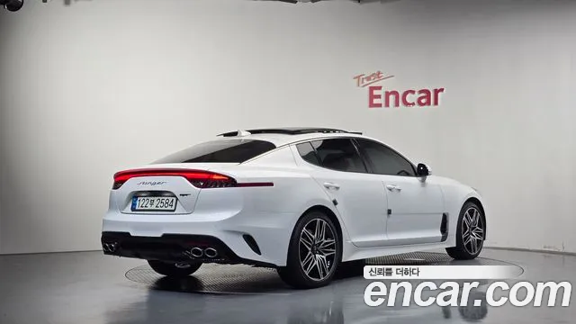 Kia Stinger 2022 thumb 2