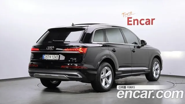 Audi Q7 2022 thumb 2