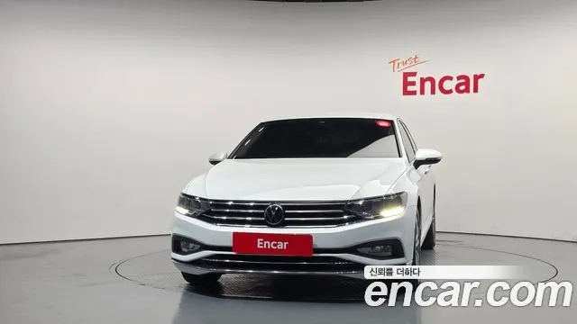 Volkswagen Passat (North America and China) 2022 thumb 3