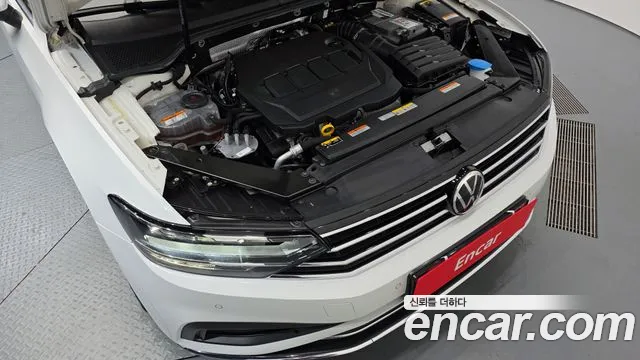 Volkswagen Passat (North America and China) 2022 thumb 6