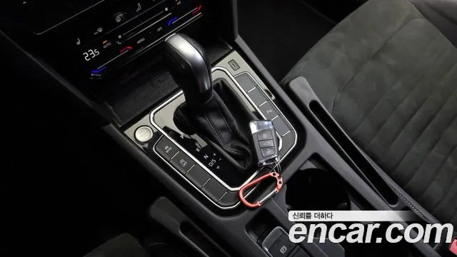 Volkswagen Passat (North America and China) 2022 thumb 9