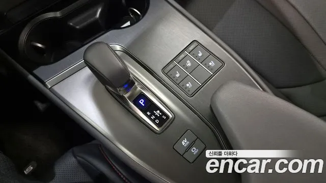 Lexus UX 2025 thumb 9