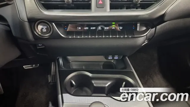 Lexus UX 2025 thumb 10