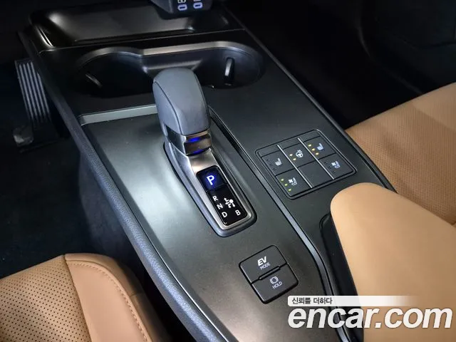 Lexus UX 2025 thumb 9