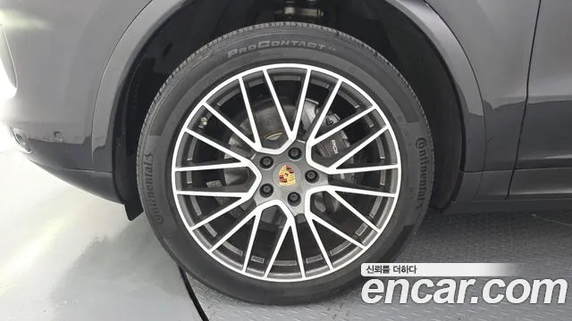 Porsche Cayenne 2019 thumb 5