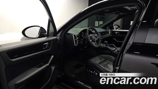 Porsche Cayenne 2019 thumb 10