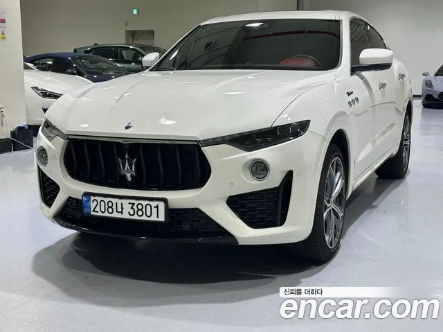 Maserati Levante 2023 thumb 11