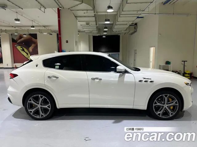 Maserati Levante 2023 thumb 3
