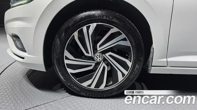 Volkswagen Jetta 2021 thumb 4