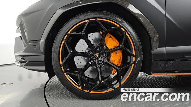 Lamborghini Urus 2024 thumb 5