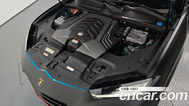Lamborghini Urus 2024 thumb 6