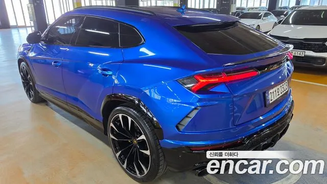 Lamborghini Urus 2022 thumb 4