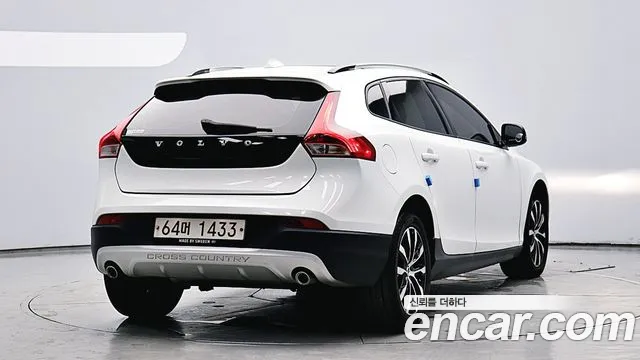 Volvo V40 2019 thumb 4