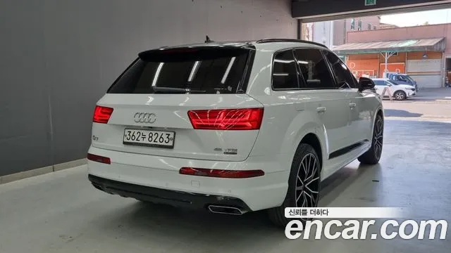 Audi Q7 2019 thumb 2