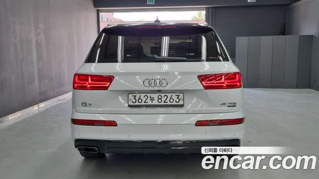 Audi Q7 2019 thumb 4