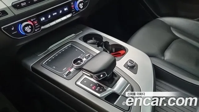 Audi Q7 2019 thumb 9