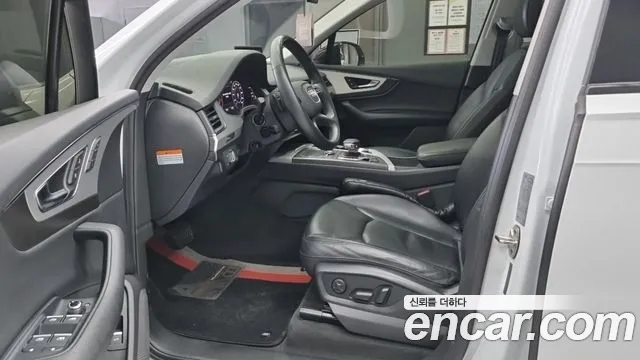 Audi Q7 2019 thumb 10