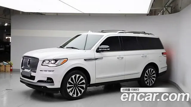 Lincoln Navigator 2022 thumb 2