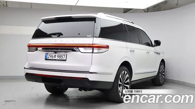 Lincoln Navigator 2022 thumb 3