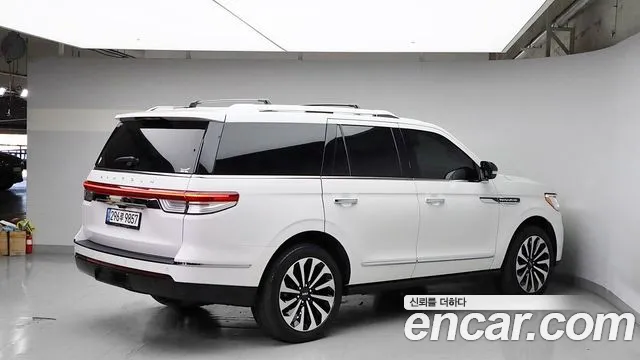 Lincoln Navigator 2022 thumb 4