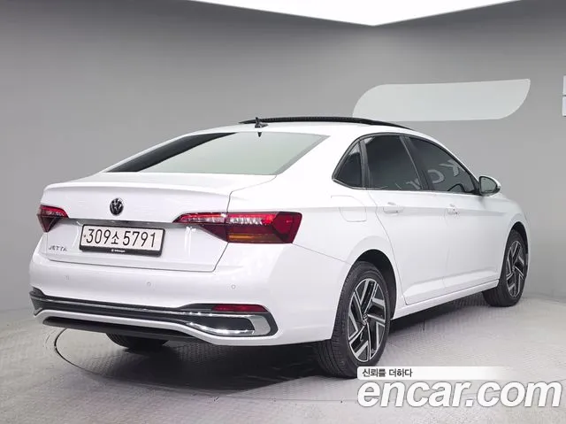 Volkswagen Jetta 2024 thumb 2