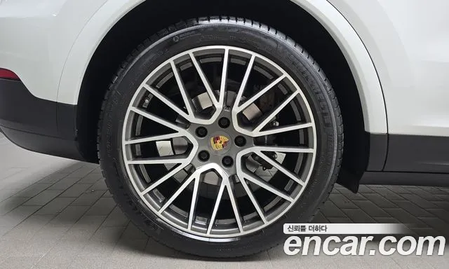 Porsche Cayenne 2021 thumb 4