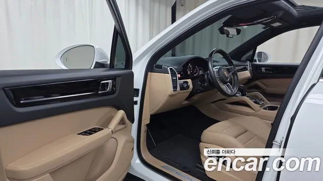 Porsche Cayenne 2021 thumb 9