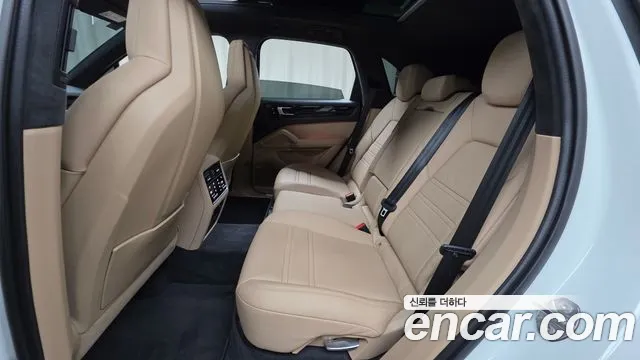 Porsche Cayenne 2021 thumb 11