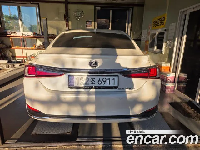 Lexus ES 2025 thumb 9