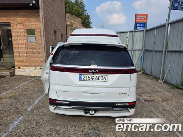 Kia Carnival 2022 thumb 2