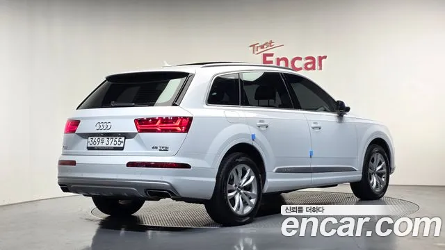 Audi Q7 2019 thumb 2