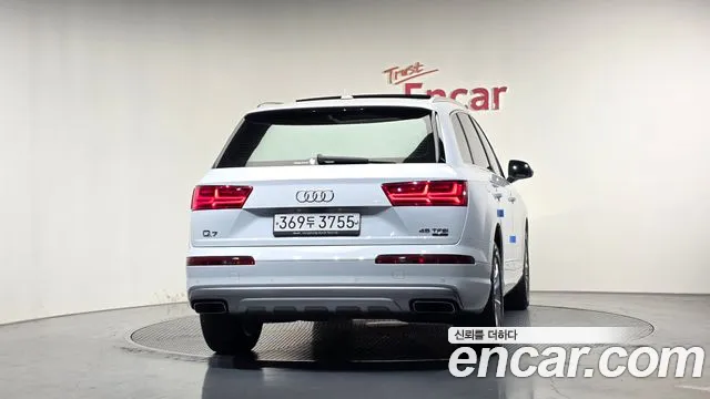 Audi Q7 2019 thumb 4